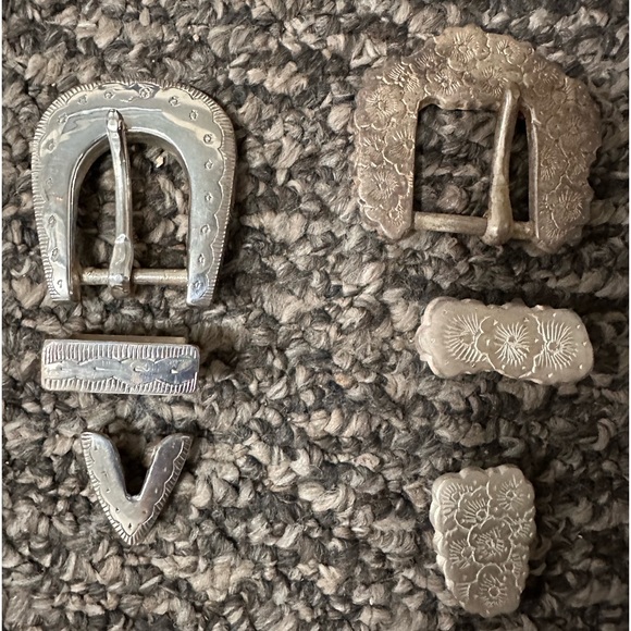 RARE COLLECTION of full grain leather belts from 1980s. - Picture 4 of 11